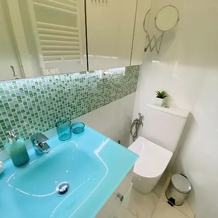 Apartament In The Location In Lizbona